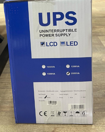 EA2200 1 EAST UPS EA2200 2000VA/1200Watt TOUR LCD display 4 Sorties C13