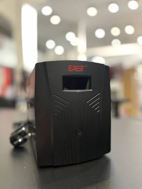 EAST UPS EA2150R 1500VA/900WATT/ RACK LCD display 8 sorties c13